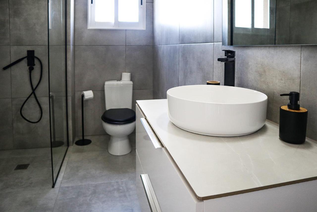 Alex'S Vacation Suite - 100M From The Beach - 6 Guests Paphos Buitenkant foto